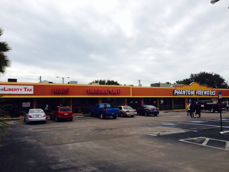 More Photos Of 3642-3684 W Gandy Blvd, Tampa Storefront For Sale
