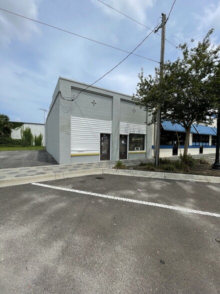More Photos Of 3115 N Main St, Jacksonville Storefront Retail Office For Sale