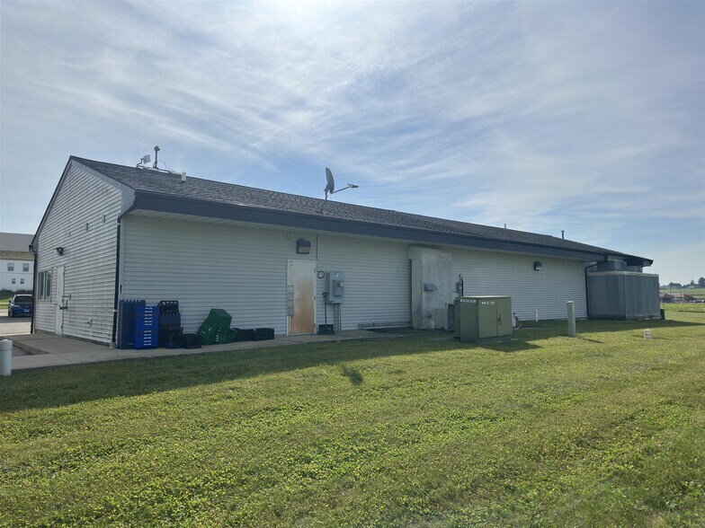 More Photos Of 12180 Center Rd, Durand Service Station For Sale