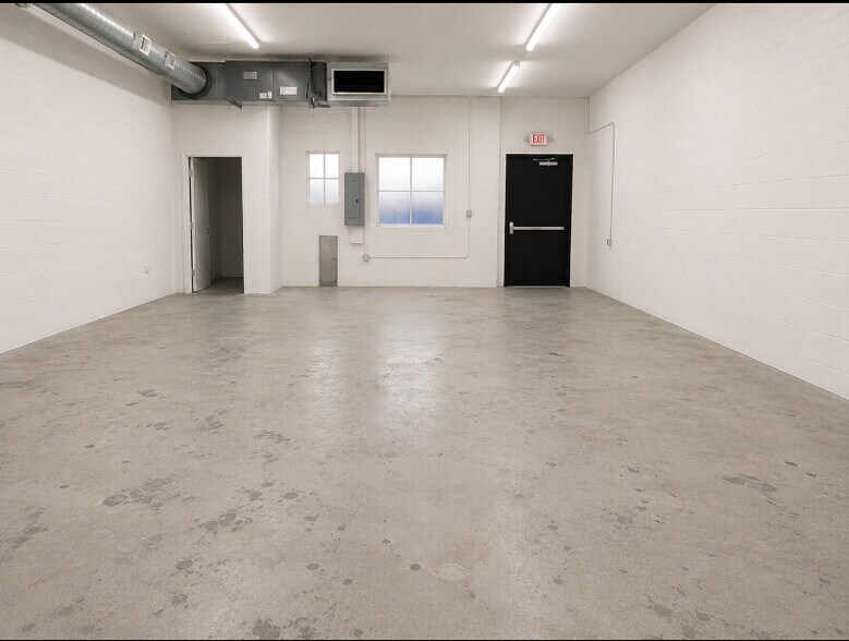 More Photos Of 2320 W Slauson Ave, Los Angeles Warehouse For Lease