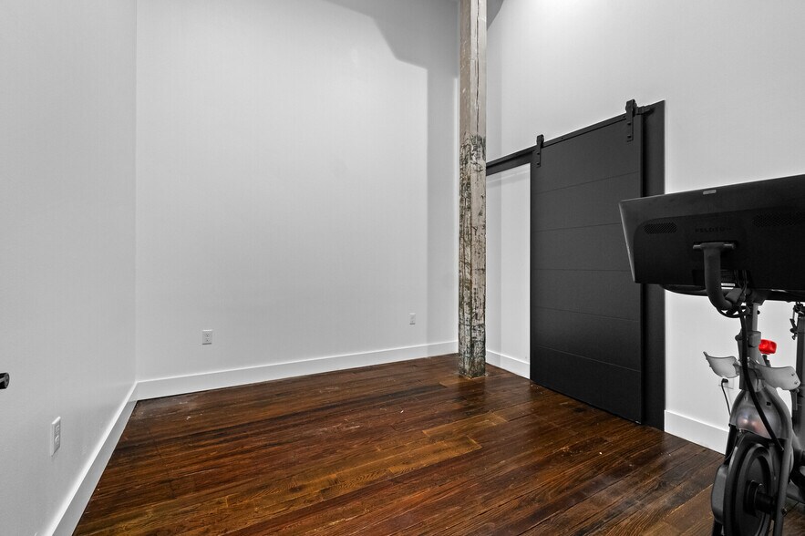 More Photos Of 124 S Joplin Ave, Joplin Warehouse For Sale