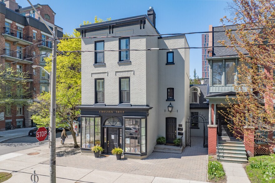 More Photos Of 386 Huron St, Toronto Storefront Retail Office For Lease