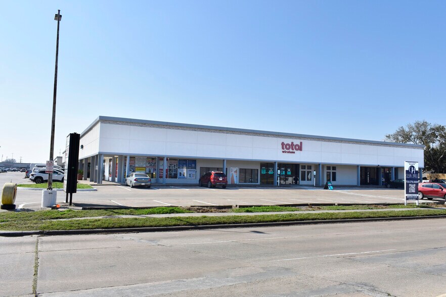 More Photos Of 9700-9950 Fondren Rd, Houston Unknown For Lease