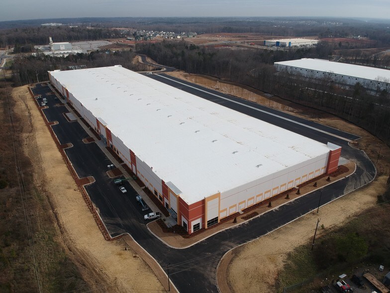 More Photos Of 577 Cel-River Rd, Rock Hill Warehouse For Lease