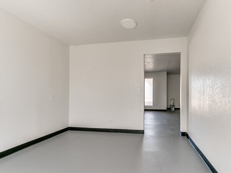 More Photos Of 7030 W Wilshire Blvd, Oklahoma City Storefront Retail Office For Lease