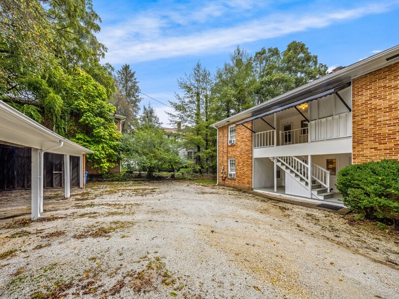 More Photos Of 1029 Patton St, Hendersonville Apartments For Sale