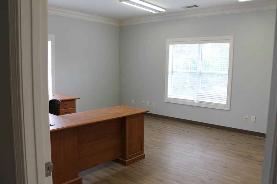More Photos Of 37 W Fairmont Ave, Savannah Office For Lease