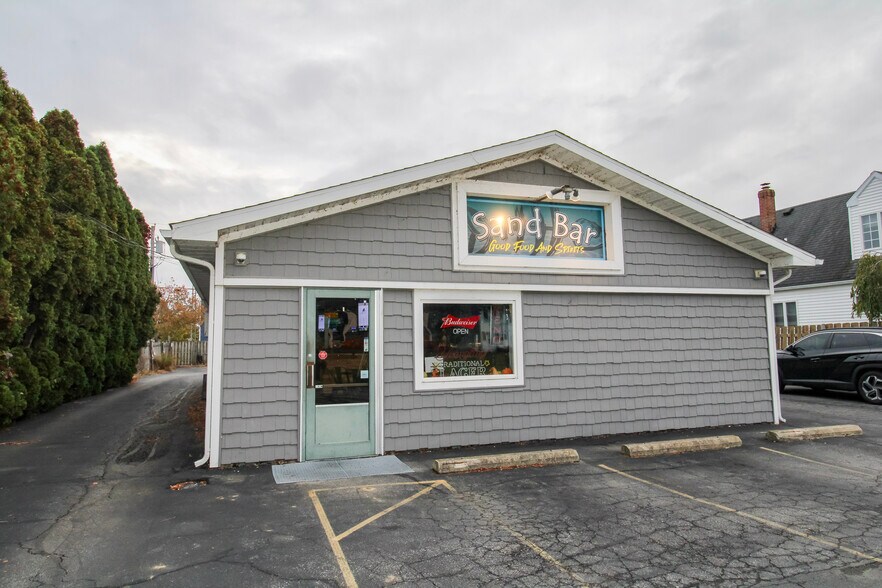 More Photos Of 54 McKinley St, Huron Bar For Sale