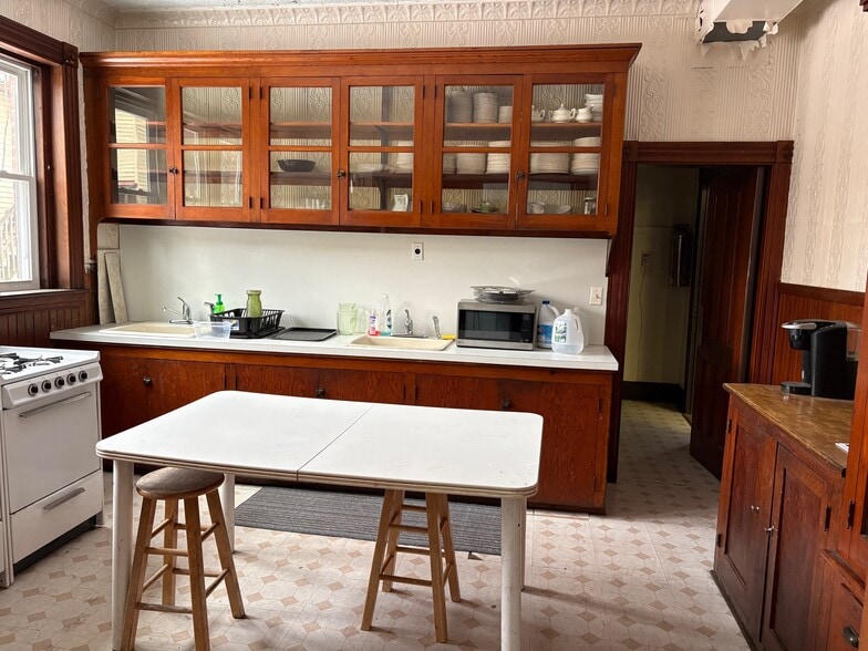 More Photos Of 1291 Park Ave, Bridgeport Religious Facility For Sale