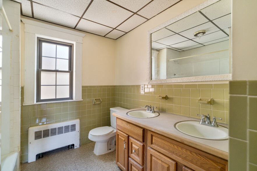More Photos Of 17 Monmouth St, Somerville Apartments For Sale