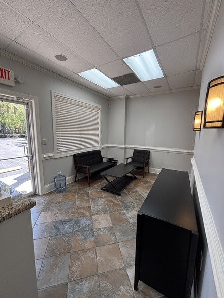 More Photos Of 111 Library Hill Ln, Lexington Storefront Retail Office For Lease