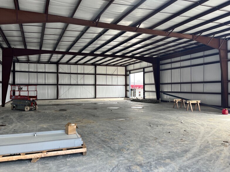 More Photos Of 2222 Contractors way, Fort Wayne Light Distribution For Lease