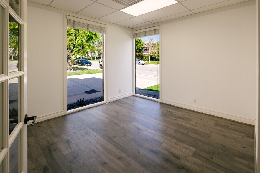 More Photos Of 2505 Canada Blvd, Glendale Office For Lease