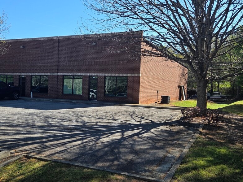 Primary Photo Of 1060 Commerce Dr, Bogart Flex For Lease