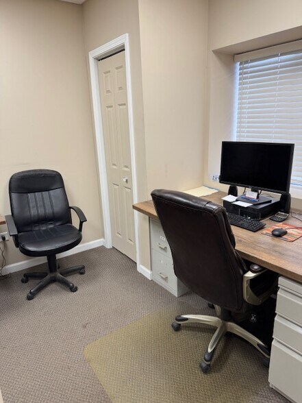 More Photos Of 181 Wolf St, Yorkville Warehouse For Sale