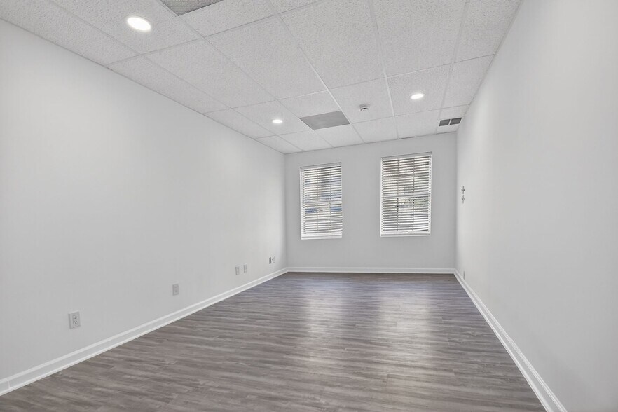 More Photos Of 8607-8609 2nd Ave, Silver Spring Medical For Sale