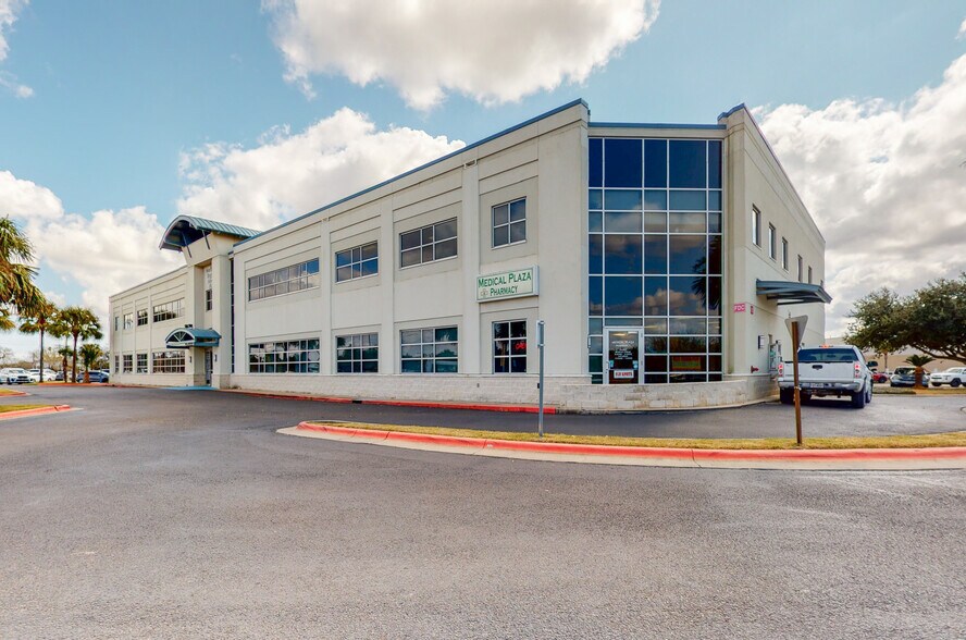 More Photos Of 13725 Northwest Blvd, Corpus Christi Medical For Lease