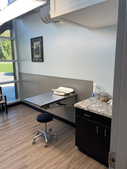 More Photos Of 205 Rowe Rd, Milford Veterinarian Kennel For Sale