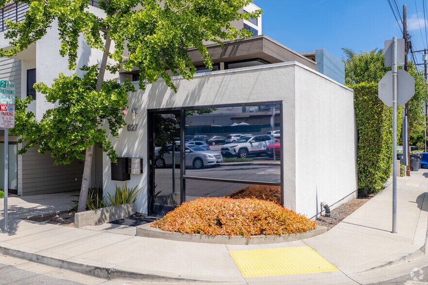 More Photos Of 627 Aviation Way, Manhattan Beach Loft Creative Space For Lease