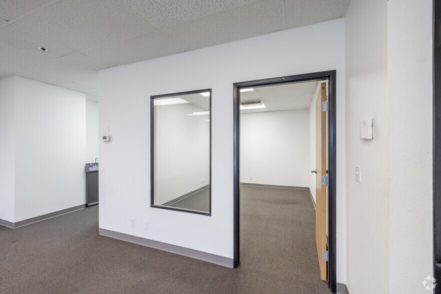 More Photos Of 350 S Crenshaw Blvd, Torrance Unknown For Lease