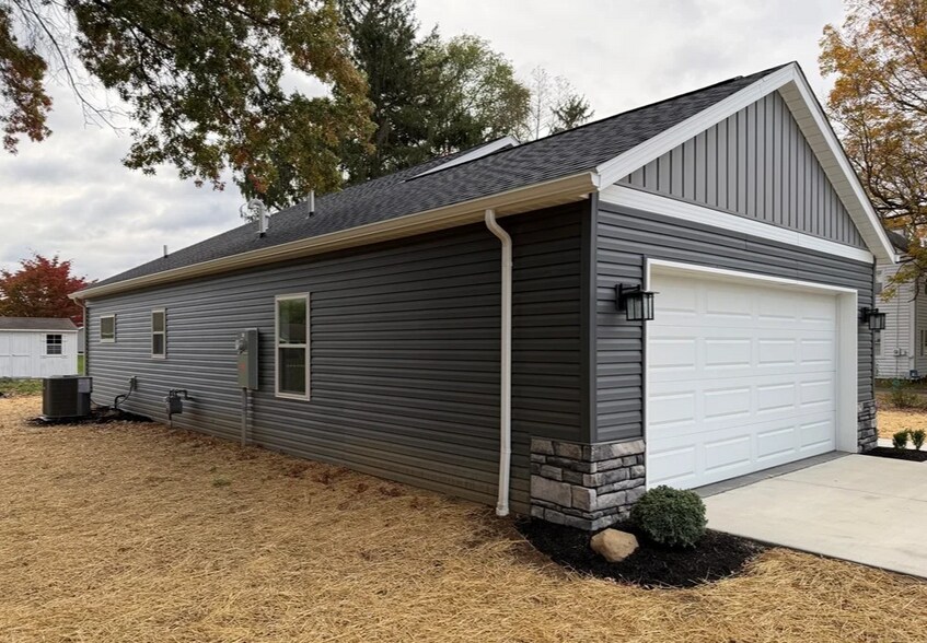 More Photos Of 524 N Union St, Loudonville Specialty For Sale