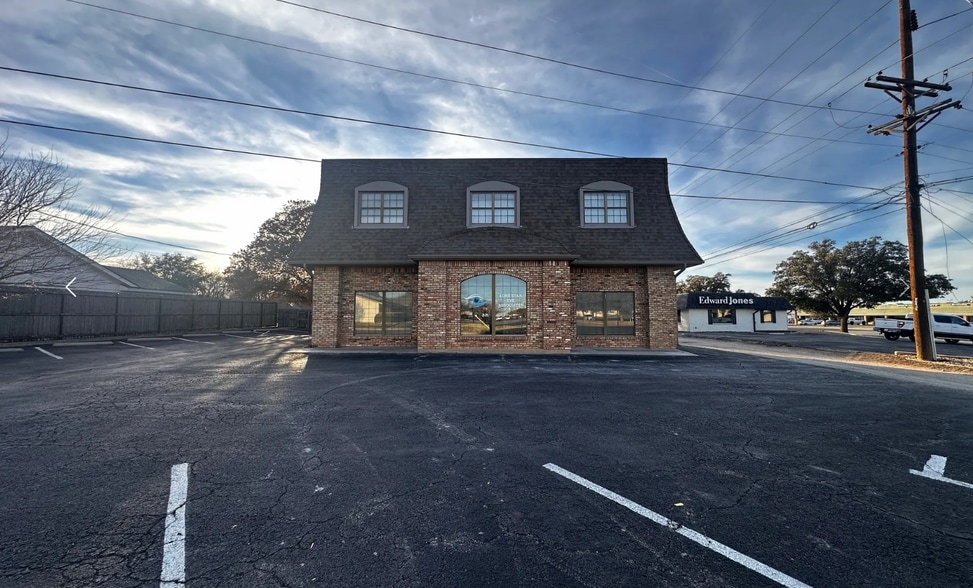 Primary Photo Of 2702 Shepherd St, Abilene Office For Sale