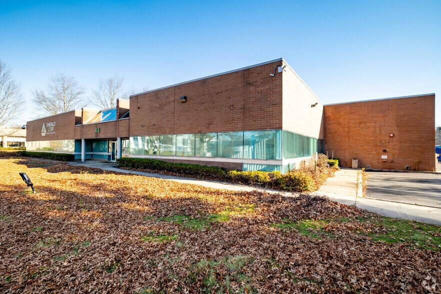 More Photos Of 48 Mall Dr, Hauppauge Light Manufacturing For Lease