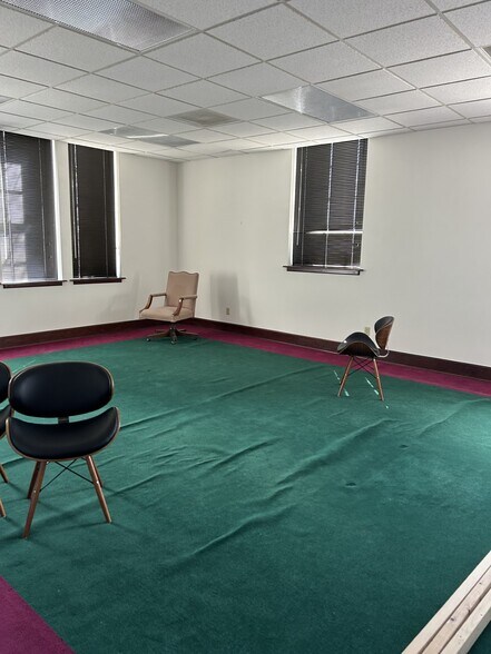 More Photos Of 219 E Washington Ave, Oshkosh Office For Sale