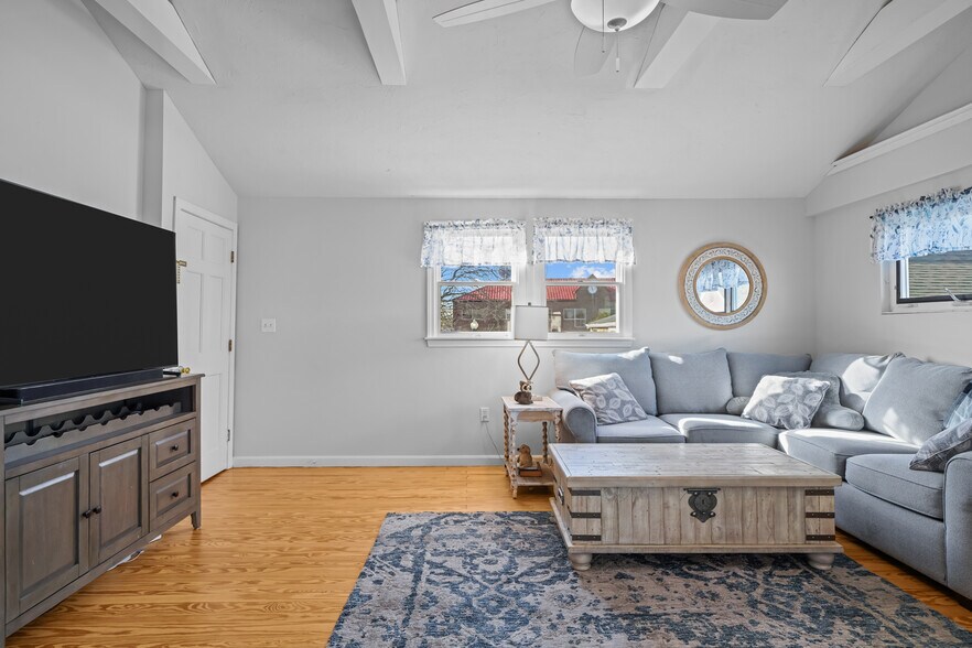 More Photos Of 574 Main St, Hyannis Storefront Retail Residential For Sale