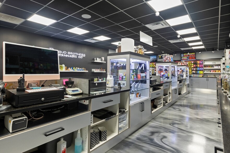 More Photos Of 3392 S Huron Rd, Bay City Storefront For Sale