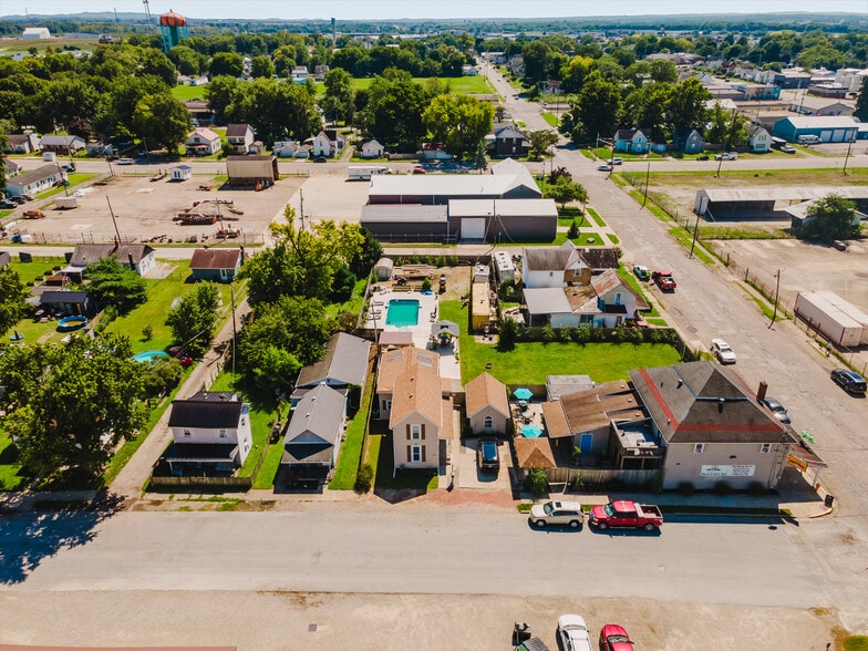 More Photos Of 706 S Washington St, Circleville Bar For Sale