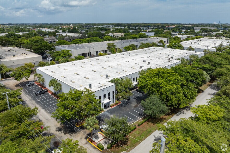 More Photos Of 2301-2329 NW 30th Pl, Pompano Beach Warehouse For Lease