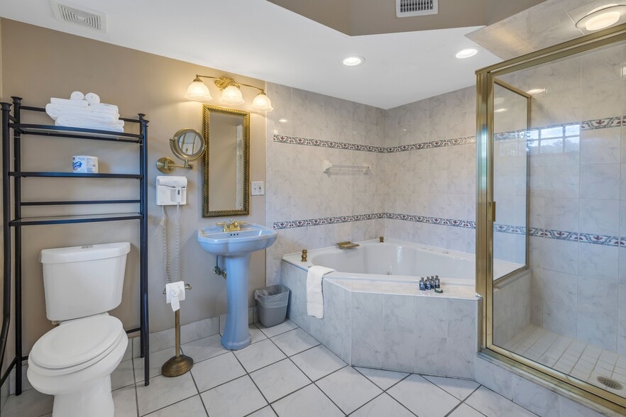 More Photos Of 635 Bay St NE, Saint Petersburg Hospitality For Sale