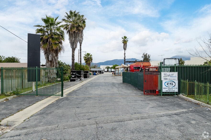More Photos Of 1689 E Mission Blvd, Pomona Warehouse For Lease