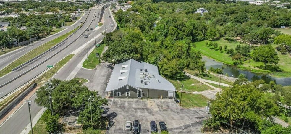 More Photos Of 910 Round Rock Ave, Round Rock General Retail For Sale