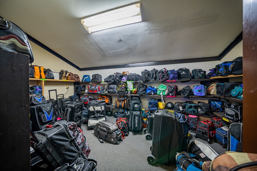 More Photos Of 675 Grant St, Winneconne Bowling Alley For Sale