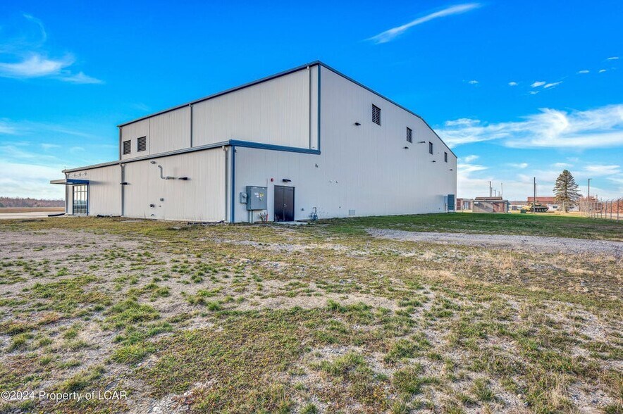 More Photos Of 5175 Old Airport Rd, Hazle Township Airplane Hangar For Sale