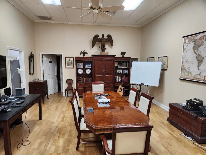 More Photos Of 3013 Bank St, Charlotte Flex For Sale