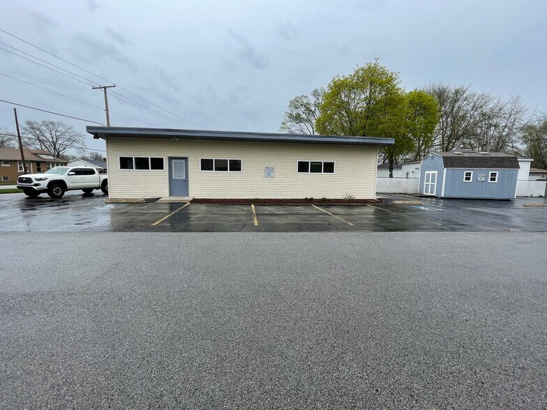 More Photos Of 1741 W Old Ridge Rd, Hobart Storefront Retail Office For Lease