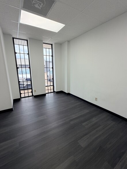 More Photos Of 12999-13003 Murphy Rd, Stafford Unknown For Lease