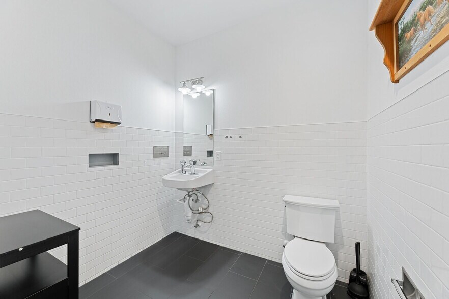 More Photos Of 1801 E Cesar Chavez St, Austin Loft Creative Space For Sale