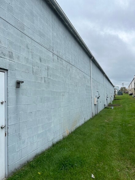 More Photos Of 9208 Venture Ct, Manassas Park Warehouse For Sale