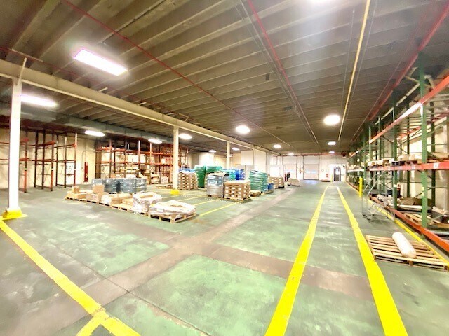 More Photos Of 607 Phillips St, Fulton Warehouse For Sale