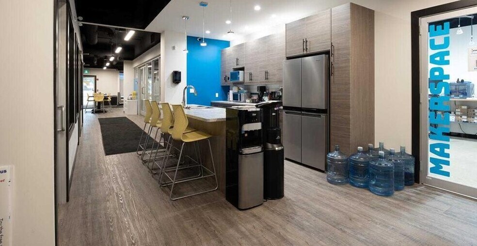 More Photos Of 8026 Franklin Av, Fort McMurray Office For Sale