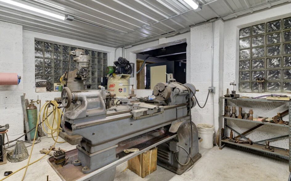 More Photos Of 511 N Perry St, Johnstown General Retail For Sale
