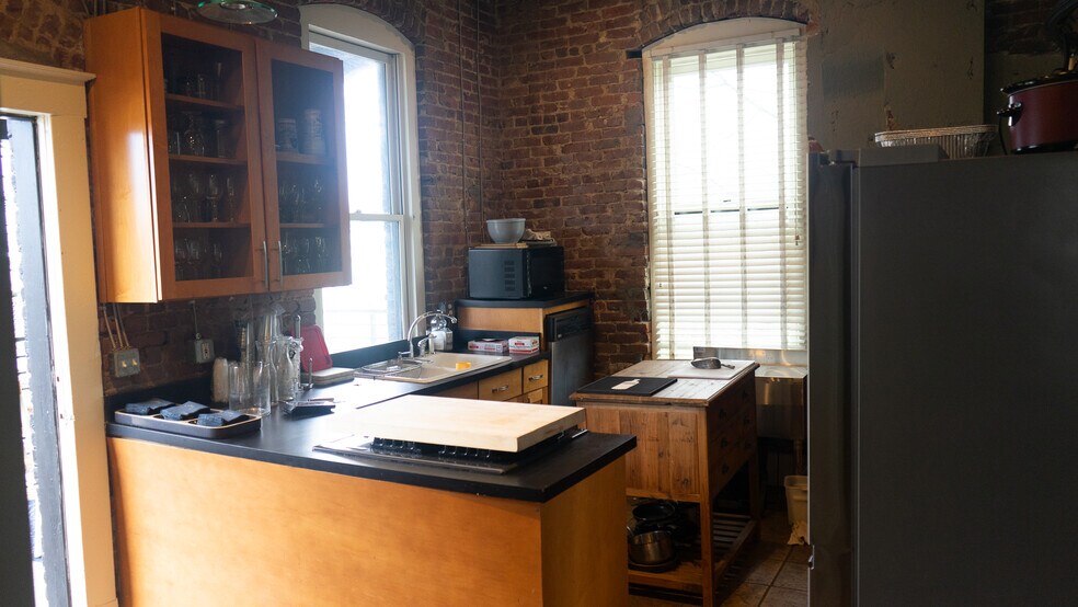 More Photos Of 4036 5th Ave S, Birmingham Office For Sale