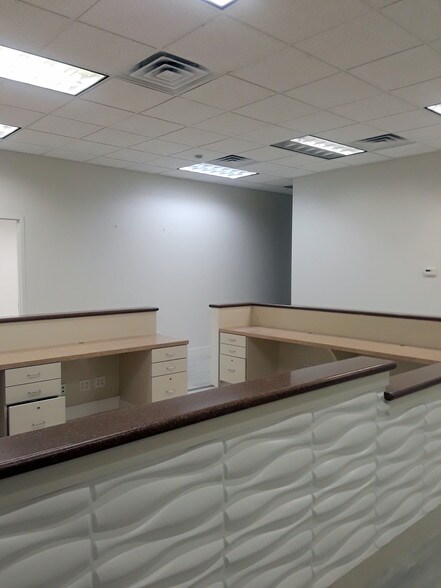More Photos Of 801-825 N Ed Carey Dr, Harlingen Storefront Retail Office For Lease