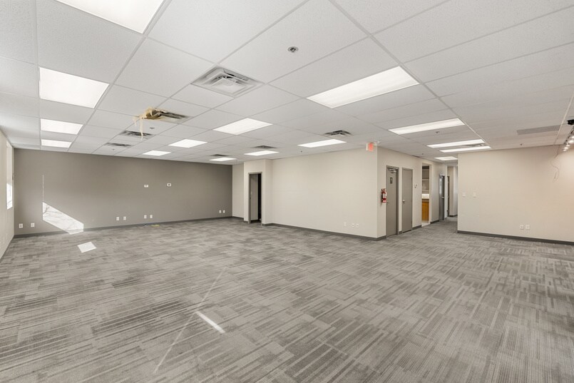 More Photos Of 2820 Ingleton Ave, Burnaby Warehouse For Lease