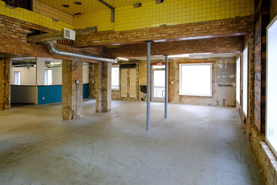 More Photos Of 408 W Main St, Benton Harbor Freestanding For Lease