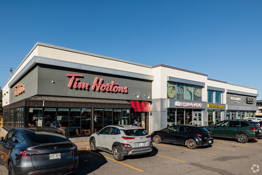 More Photos Of 301 Boul Brunswick, Pointe-claire Fast Food For Lease